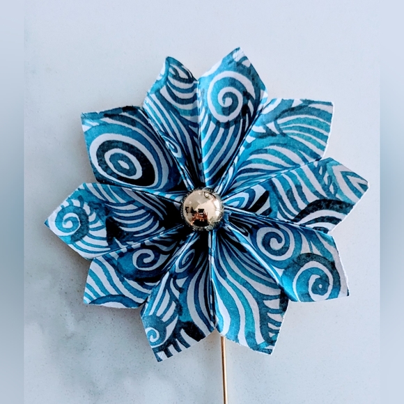Blue and White Flower Paper Lapel Pin - Picture 2 of 2